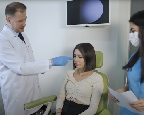 doctor-with-female-patient-medient-ent-hospital